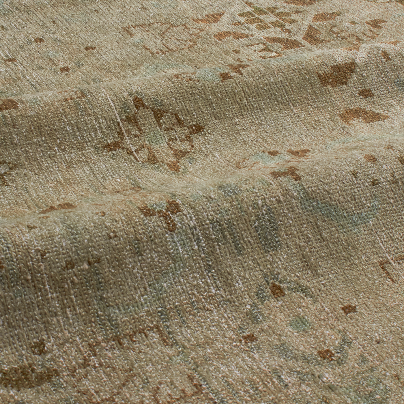 For generations, Elte has worked with expert local rug pickers throughout Morocco, Iran, Turkey and Europe to source vintage and antique rugs.