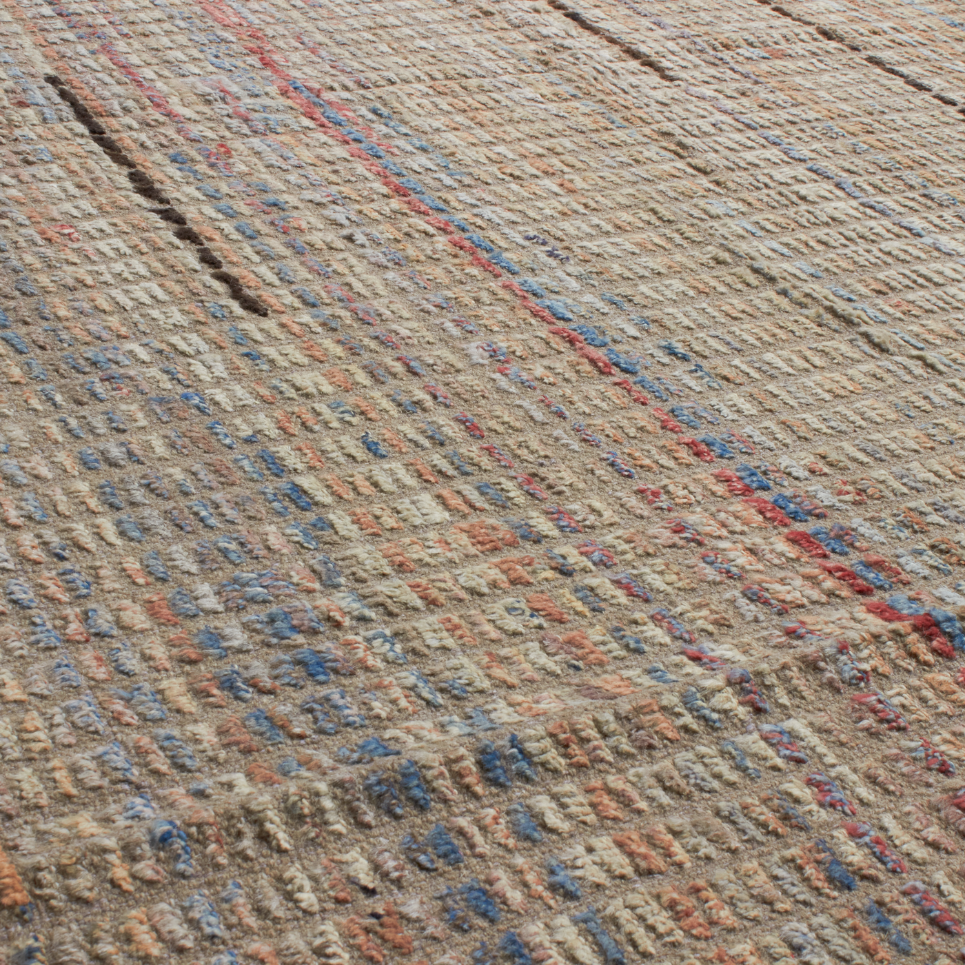 Revered for its lustre and soft hand, the natural qualities of wool from ancient Karakul sheep are honoured through restraint and refinement.