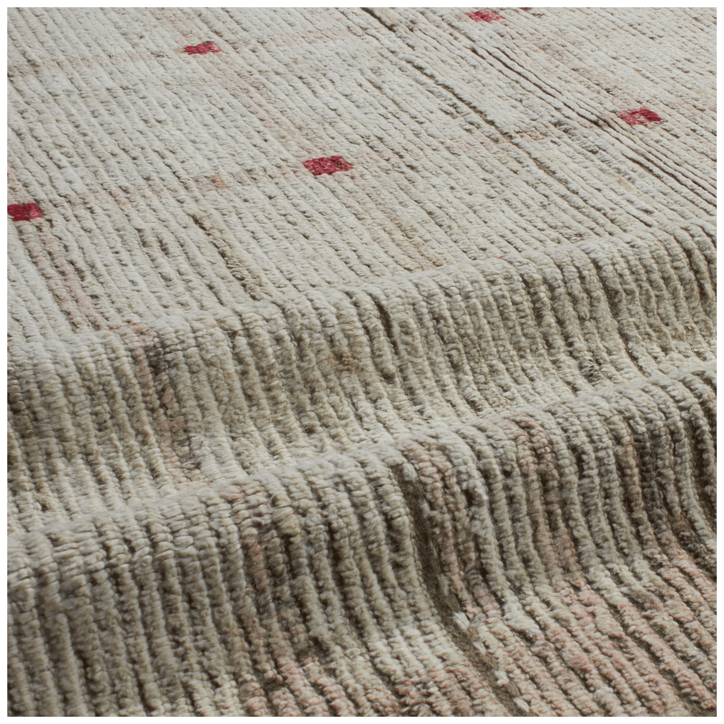 Revered for its lustre and soft hand, the natural qualities of wool from ancient Karakul sheep are honoured through restraint and refinement.