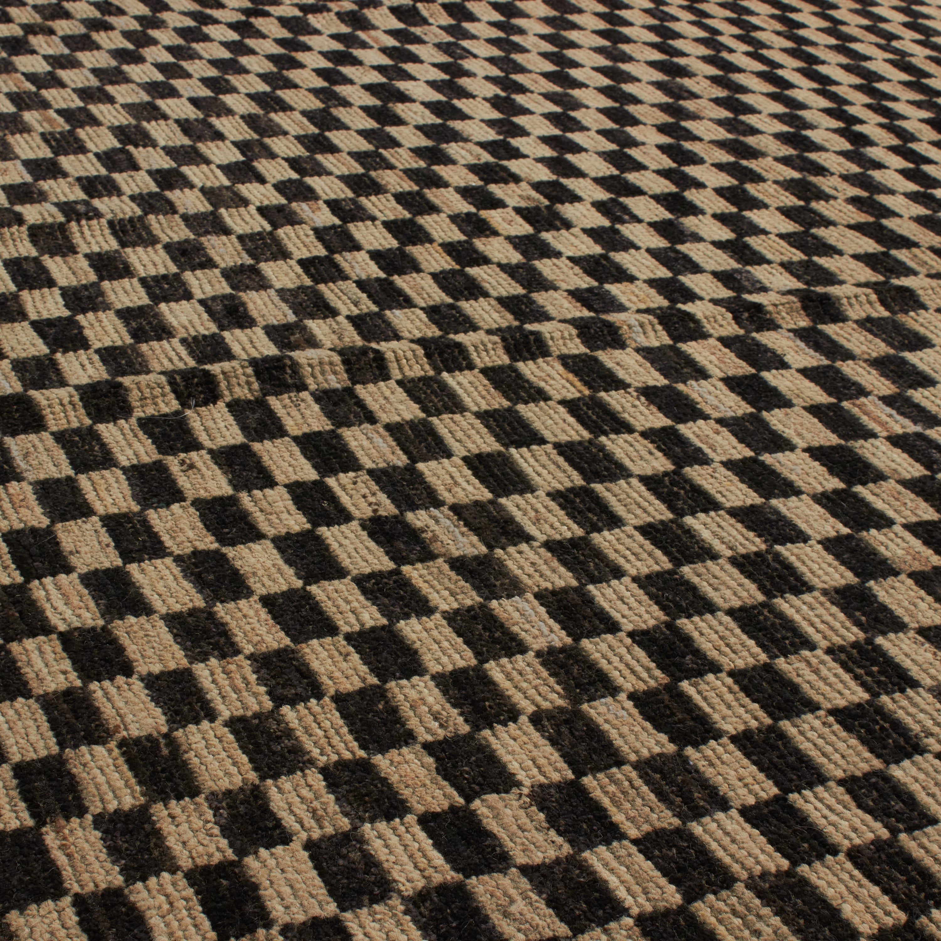 Revered for its lustre and soft hand, the natural qualities of wool from ancient Karakul sheep are honoured through restraint and refinement.