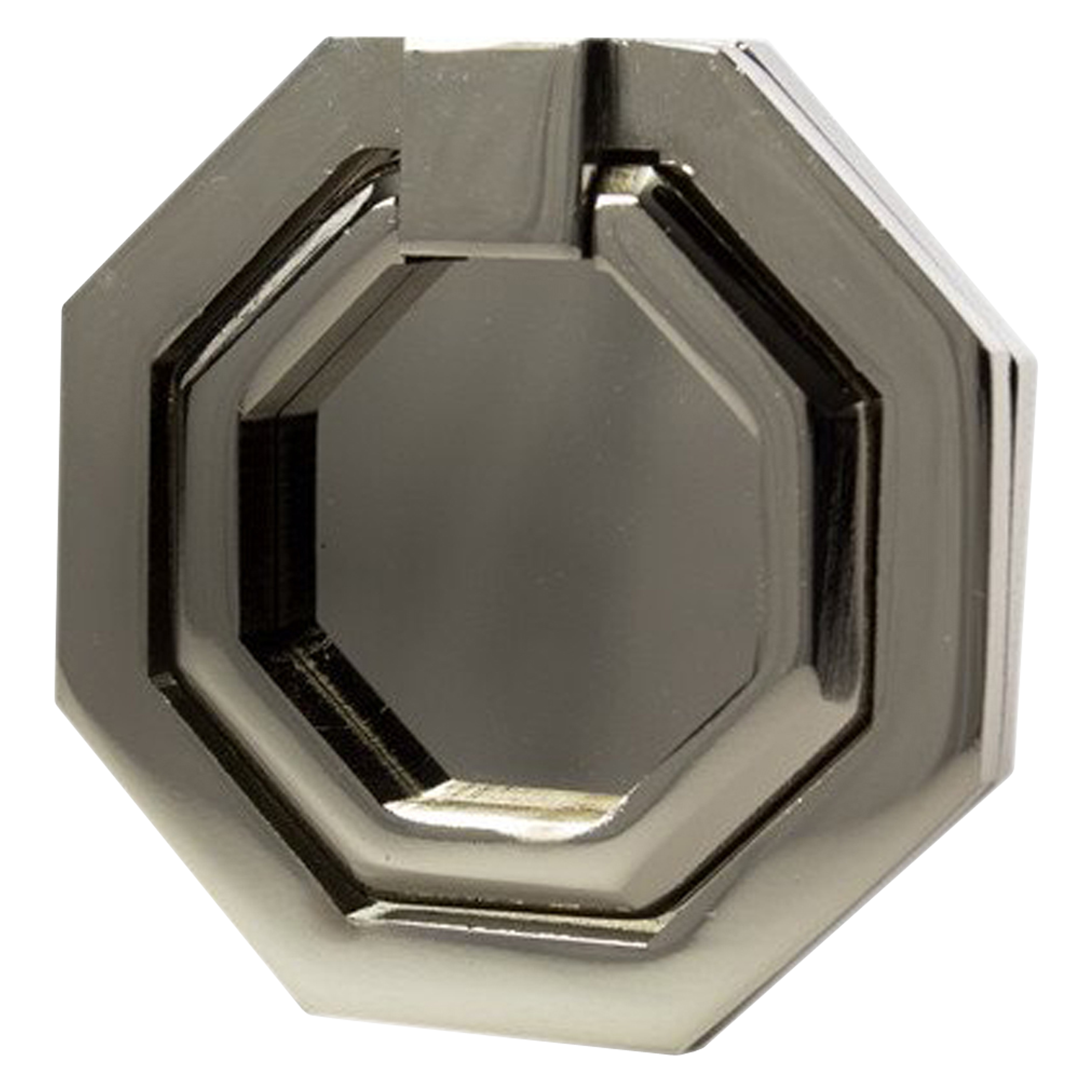 The Facet Ring Pull is an octagonal pull and references the simple details of the streamline modern style and gives a nod to nautical machinery.