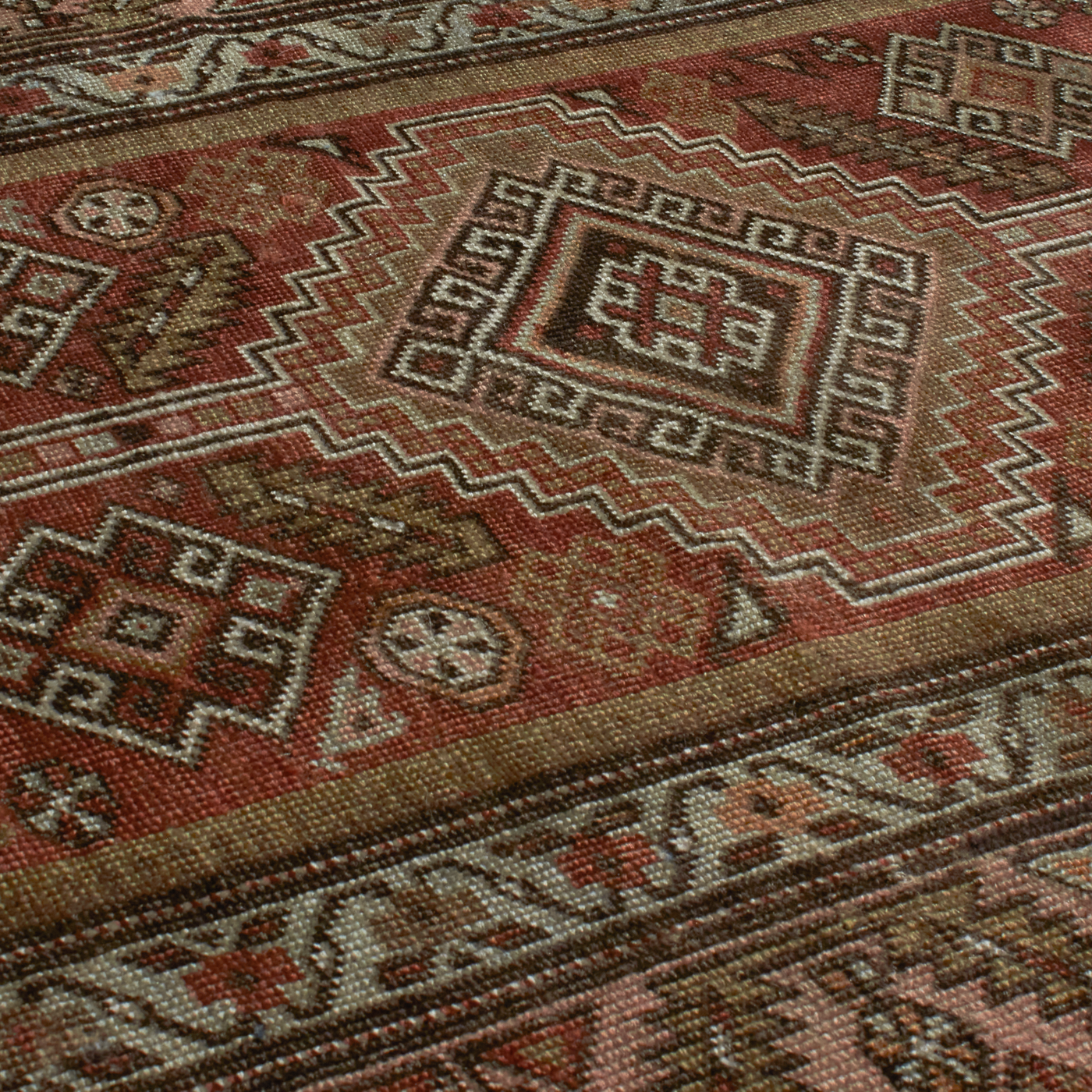 For generations, Elte has worked with expert local rug pickers throughout Morocco, Iran, Turkey and Europe to source vintage and antique rugs.