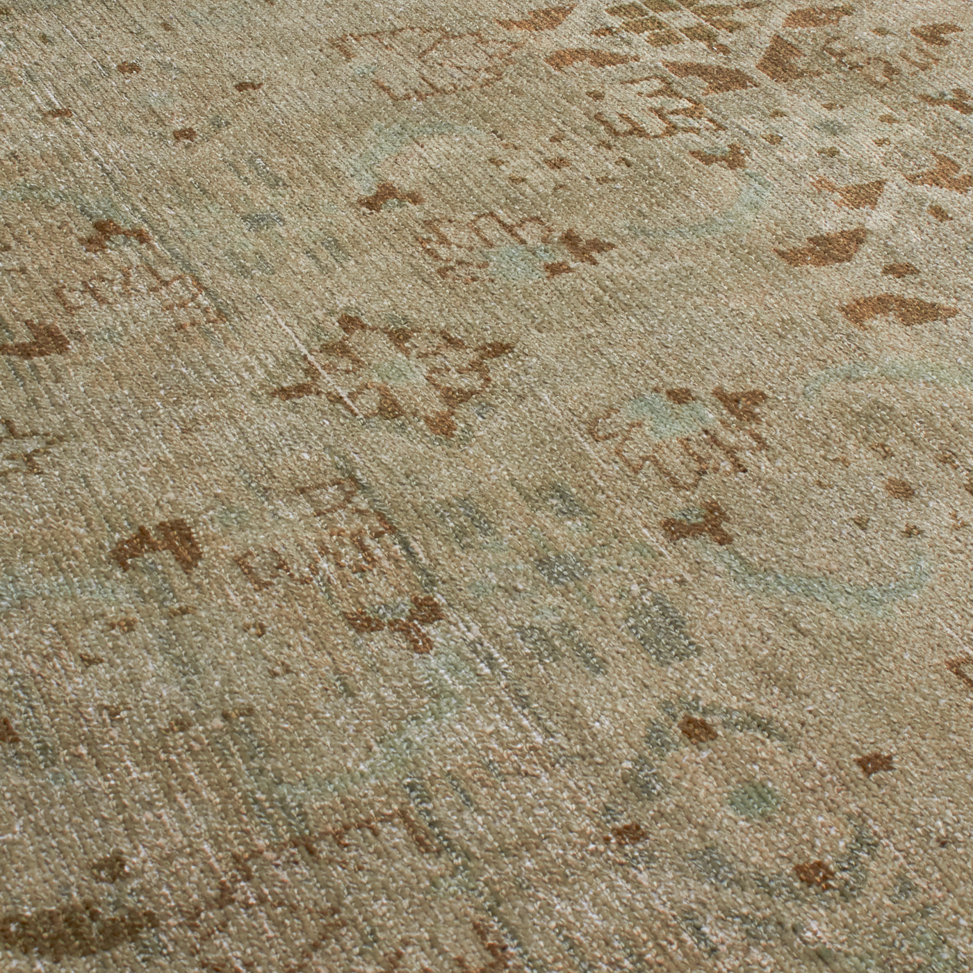 For generations, Elte has worked with expert local rug pickers throughout Morocco, Iran, Turkey and Europe to source vintage and antique rugs.
