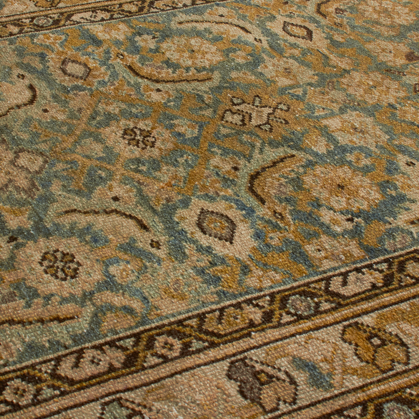 For generations, Elte has worked with expert local rug pickers throughout Morocco, Iran, Turkey and Europe to source vintage and antique rugs.