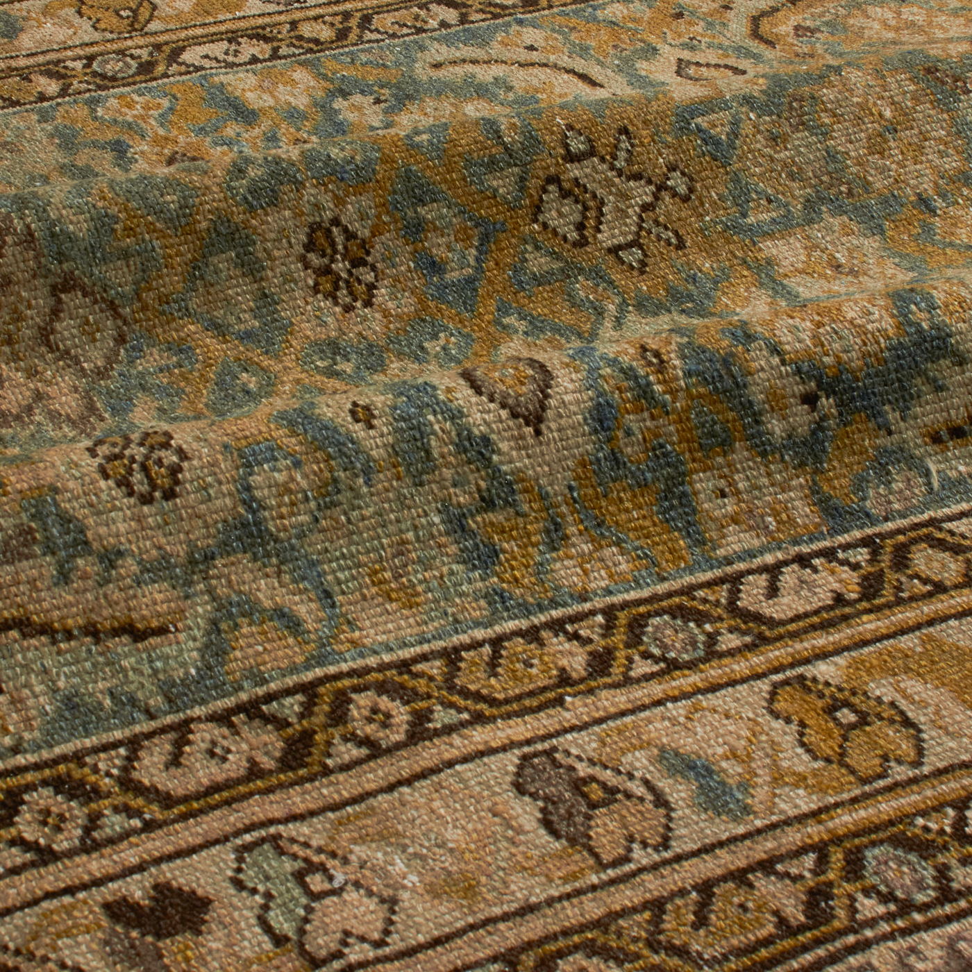 For generations, Elte has worked with expert local rug pickers throughout Morocco, Iran, Turkey and Europe to source vintage and antique rugs.