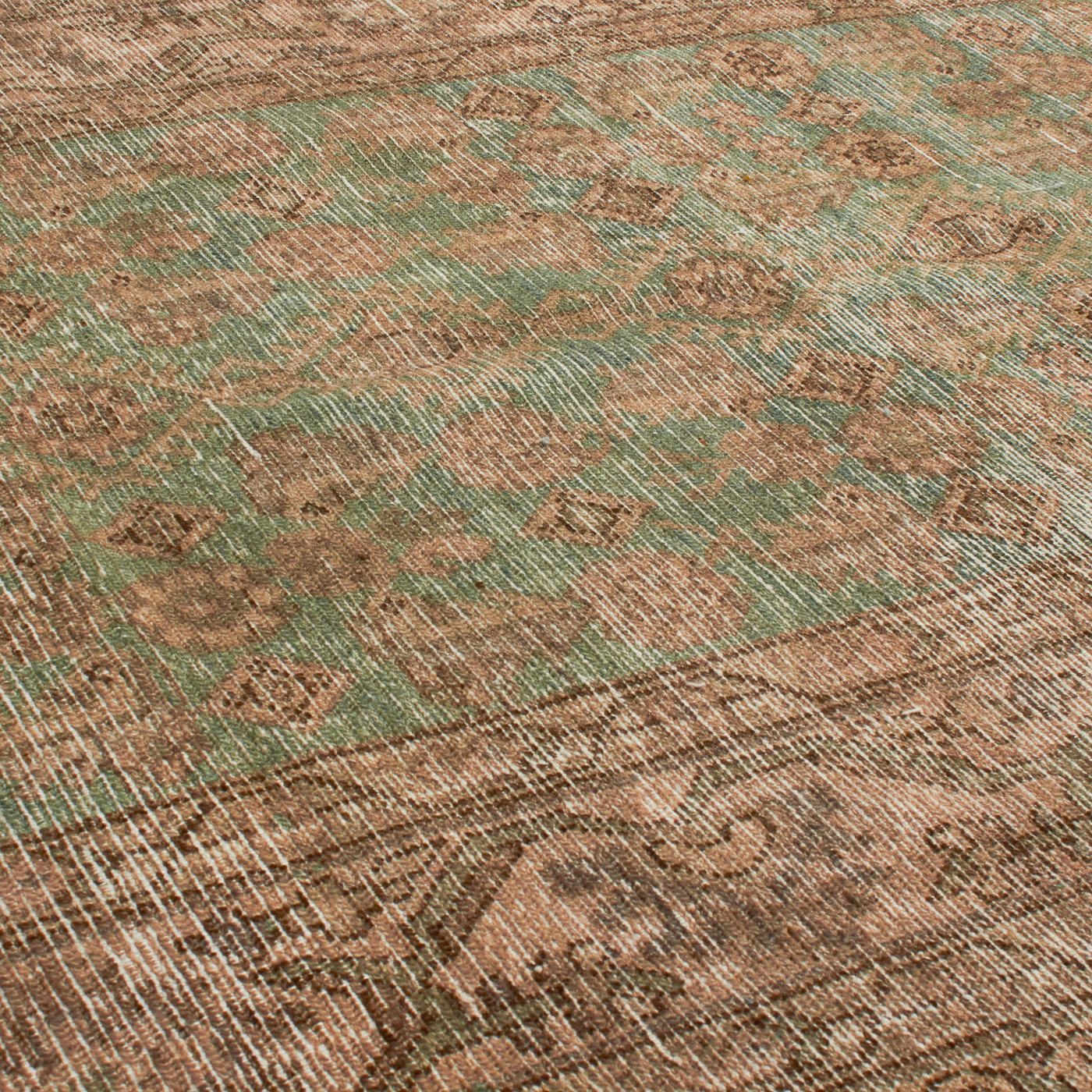 For generations, Elte has worked with expert local rug pickers throughout Morocco, Iran, Turkey and Europe to source vintage and antique rugs.