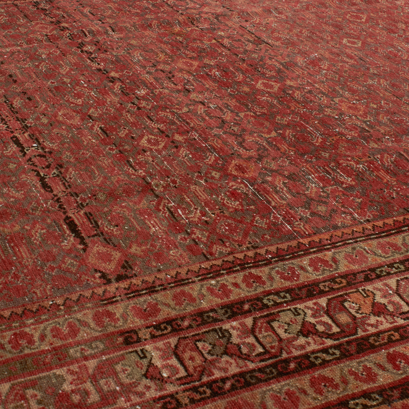 For generations, Elte has worked with expert local rug pickers throughout Morocco, Iran, Turkey and Europe to source vintage and antique rugs.