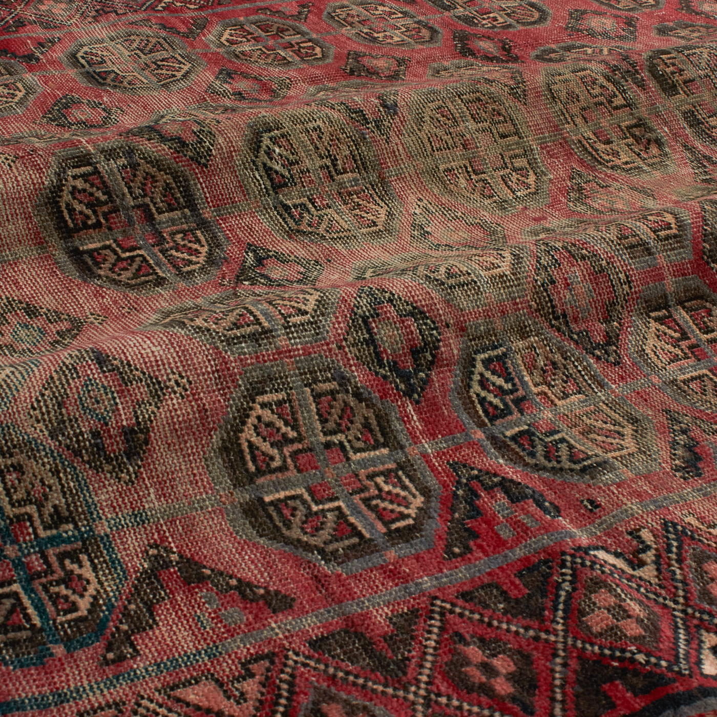 For generations, Elte has worked with expert local rug pickers throughout Morocco, Iran, Turkey and Europe to source vintage and antique rugs.