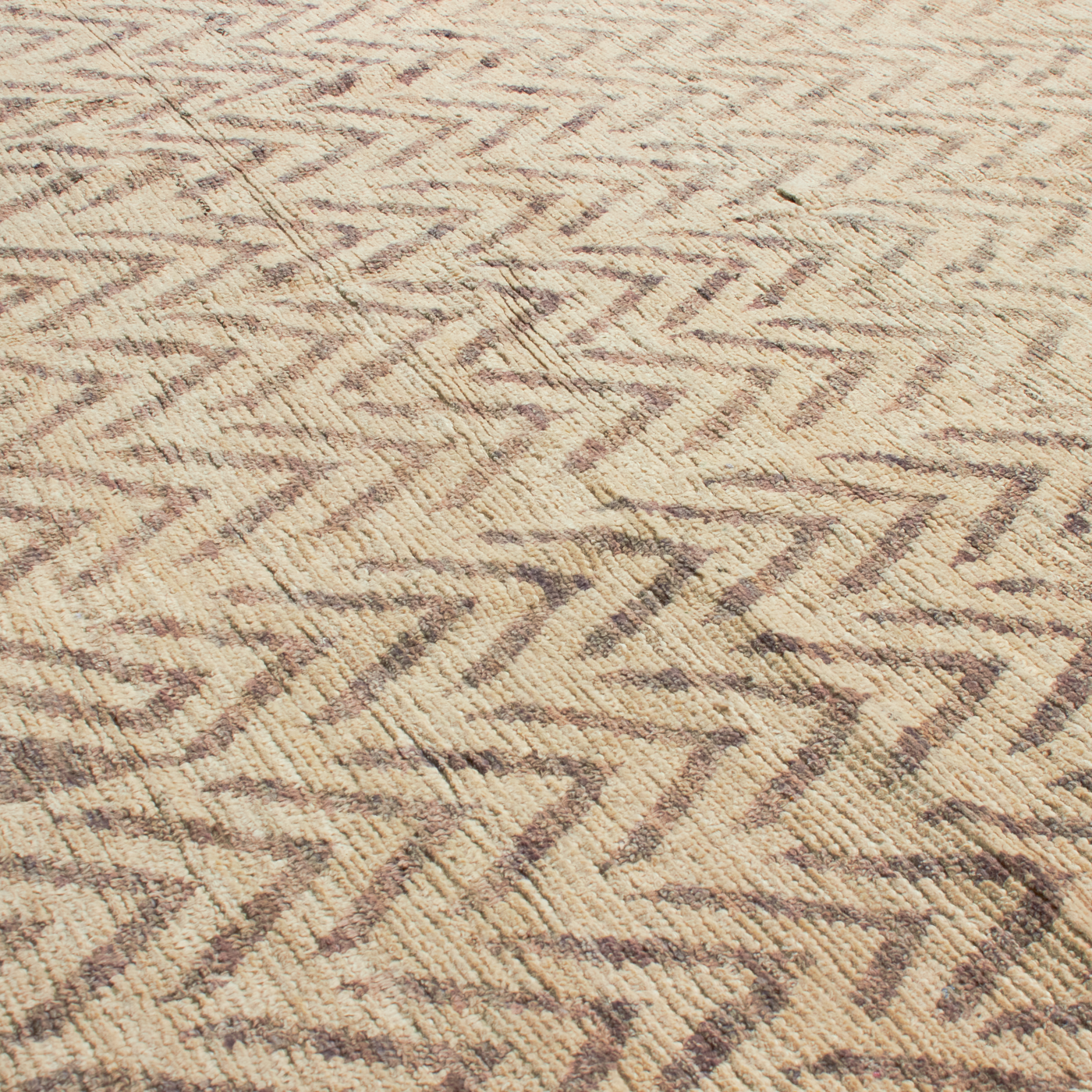 Revered for its lustre and soft hand, the natural qualities of wool from ancient Karakul sheep are honoured through restraint and refinement.