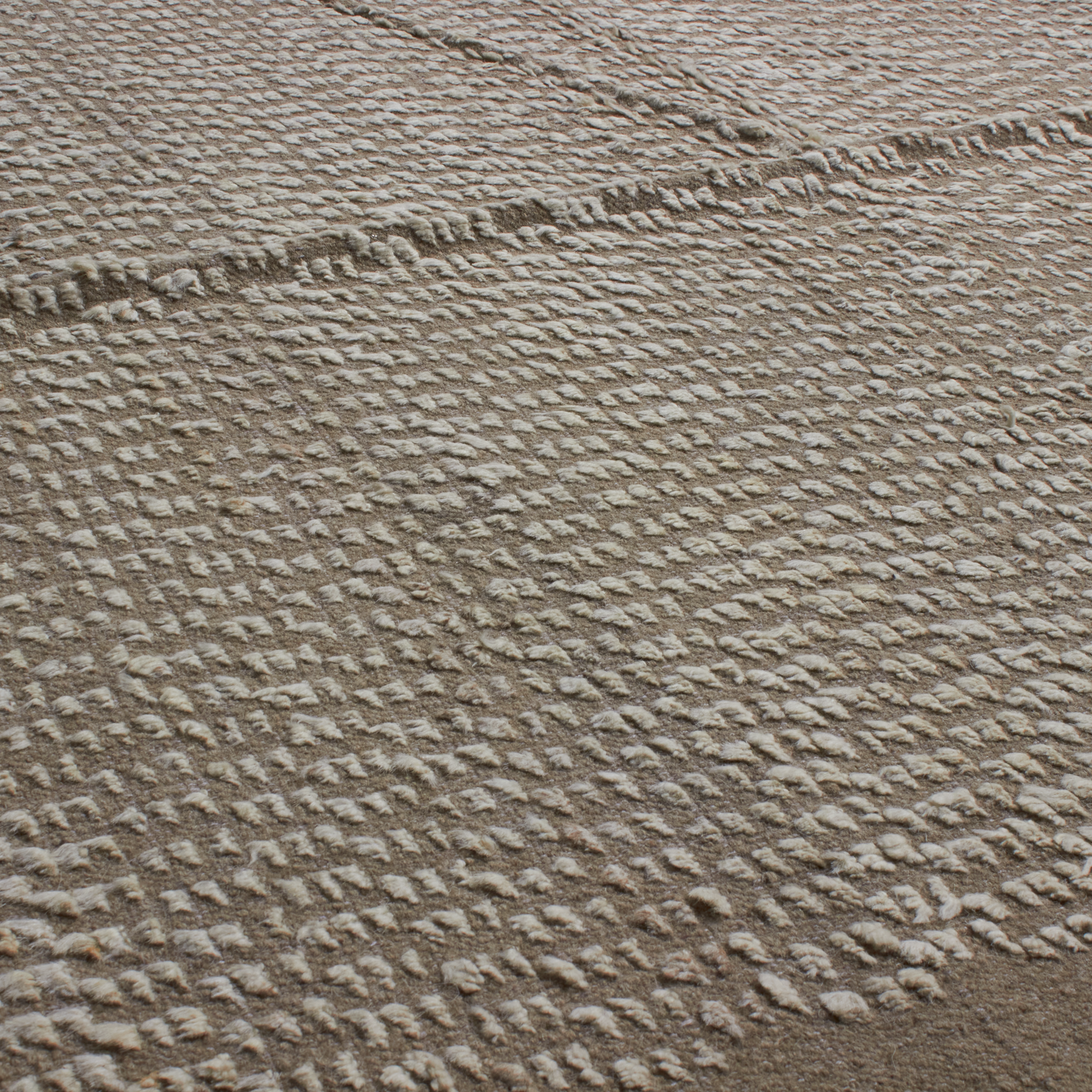 Revered for its lustre and soft hand, the natural qualities of wool from ancient Karakul sheep are honoured through restraint and refinement.