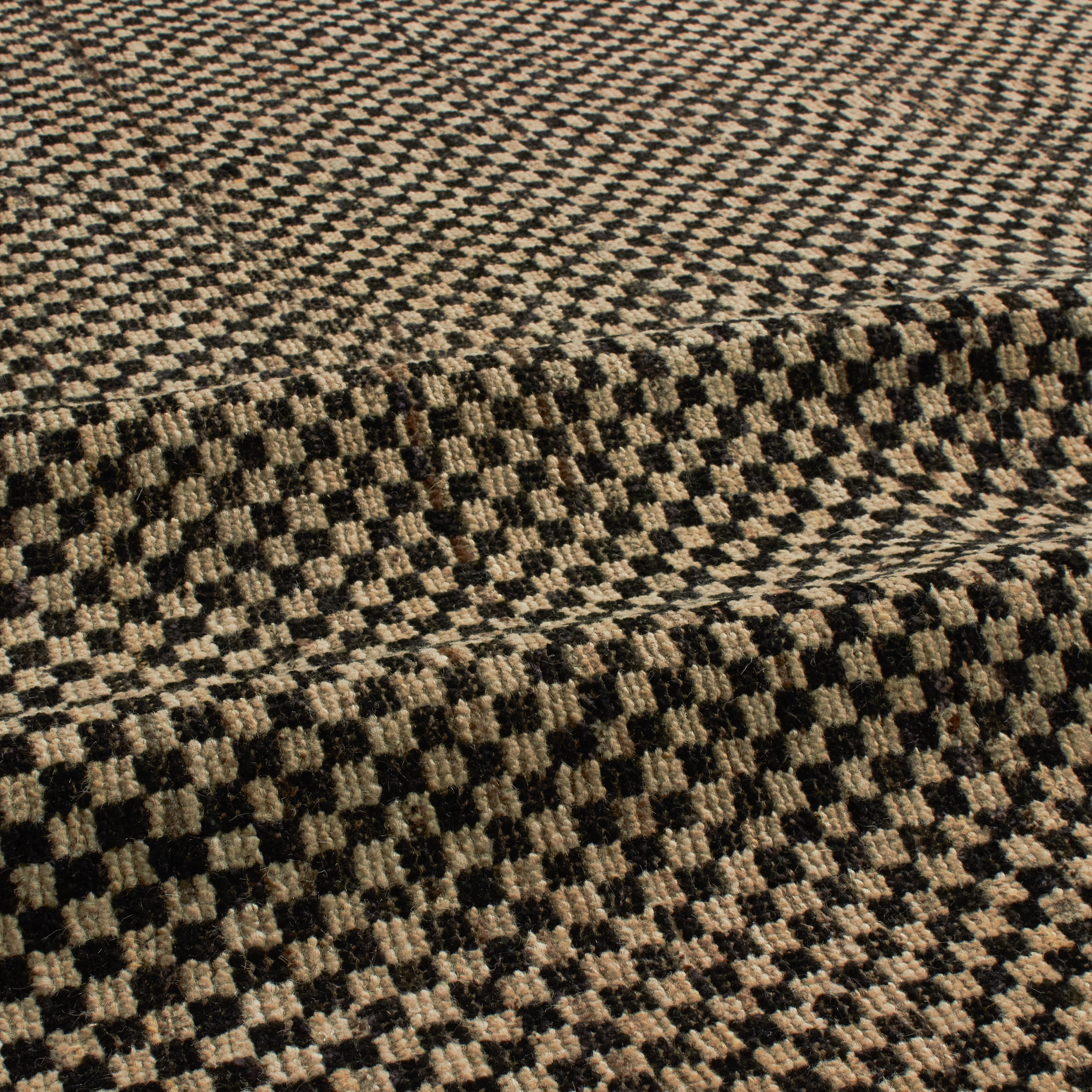 Revered for its lustre and soft hand, the natural qualities of wool from ancient Karakul sheep are honoured through restraint and refinement.