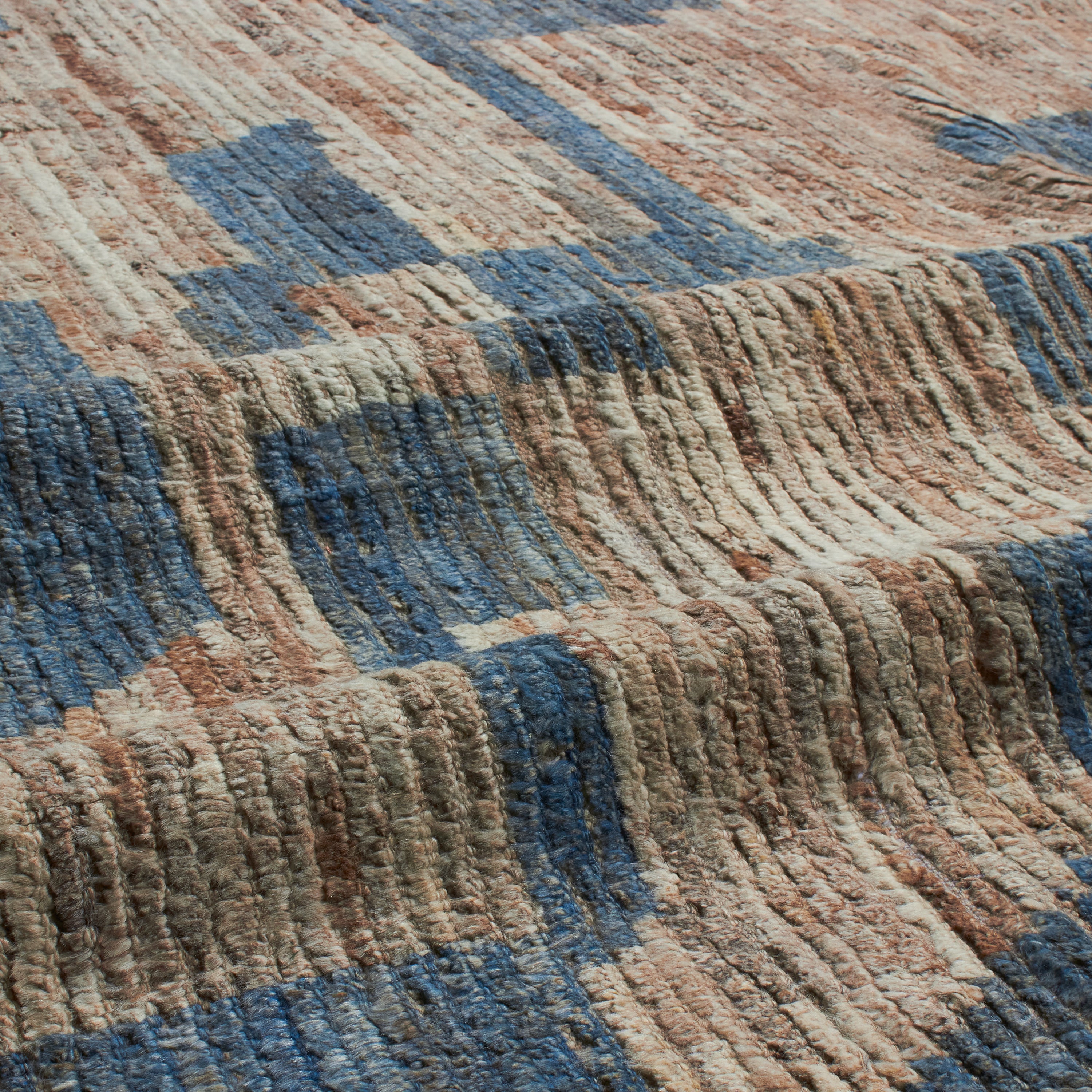 Revered for its lustre and soft hand, the natural qualities of wool from ancient Karakul sheep are honoured through restraint and refinement.