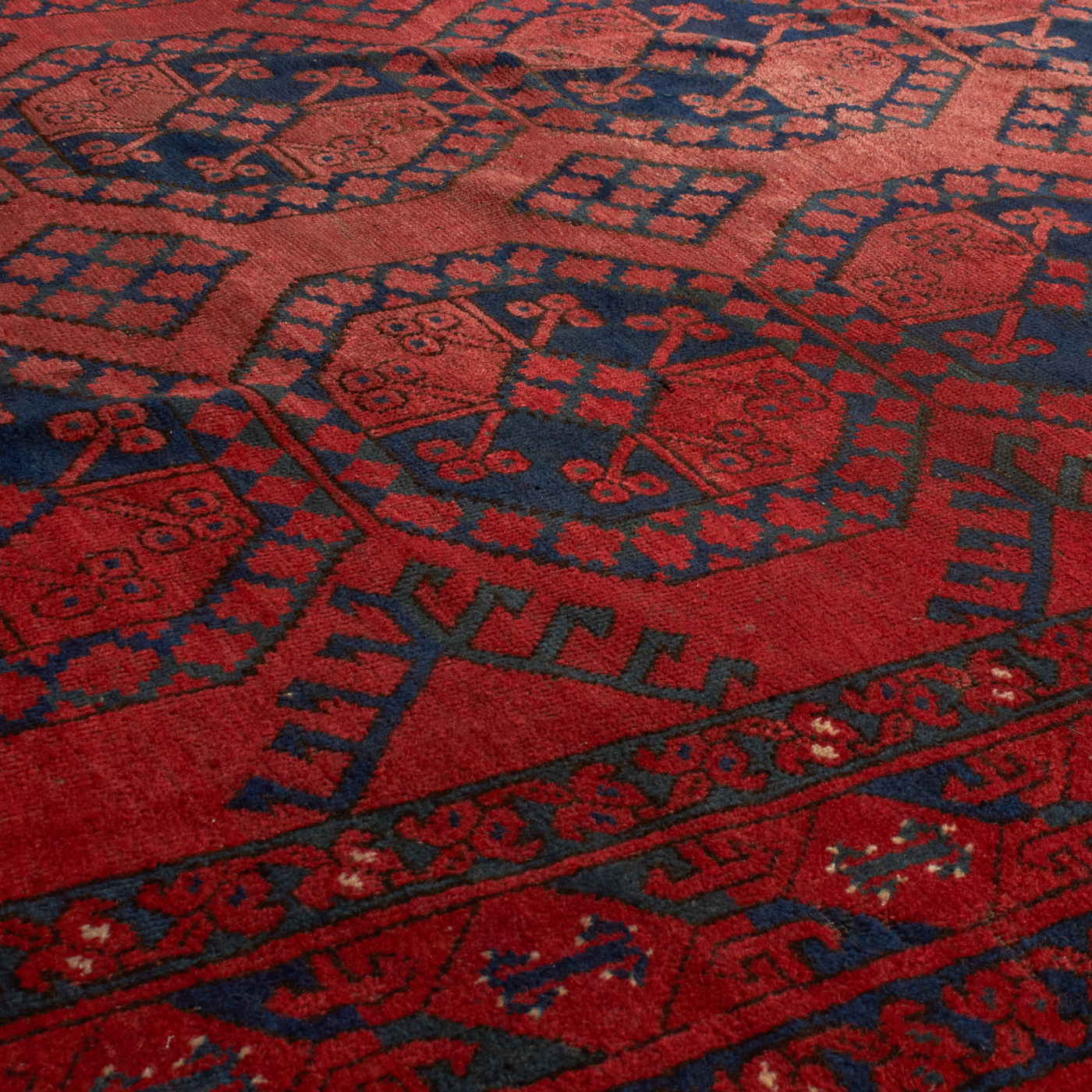 For generations, Elte has worked with expert local rug pickers throughout Morocco, Iran, Turkey and Europe to source vintage and antique rugs.