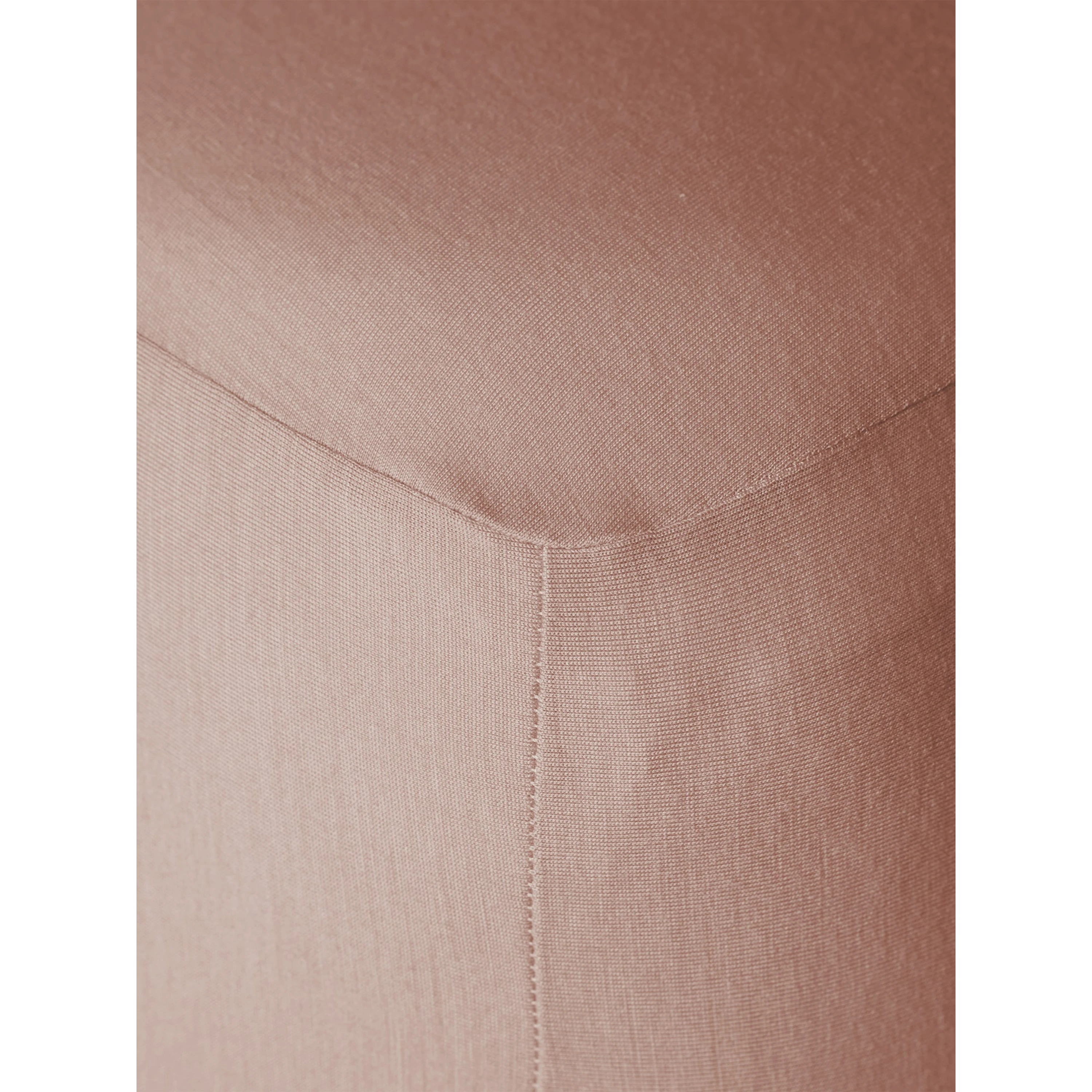 Close-up of Merino Fit Sheet Queen in Rose showing the smooth jersey texture, fitted corner and tailored seam detail.