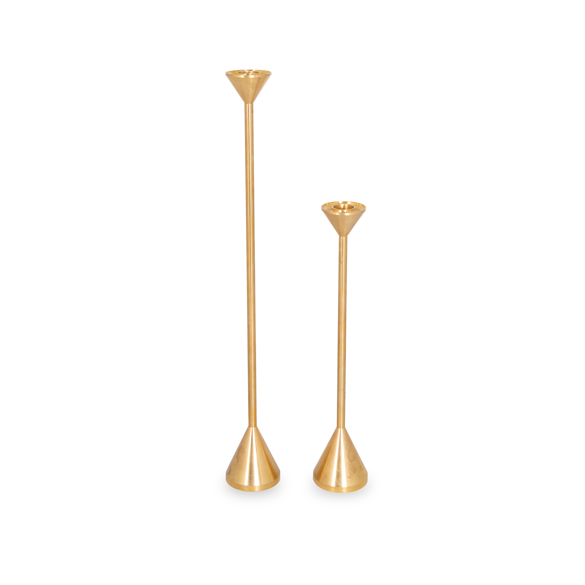 Made from solid brass, the classic spindle shape features a tall and elegant design.