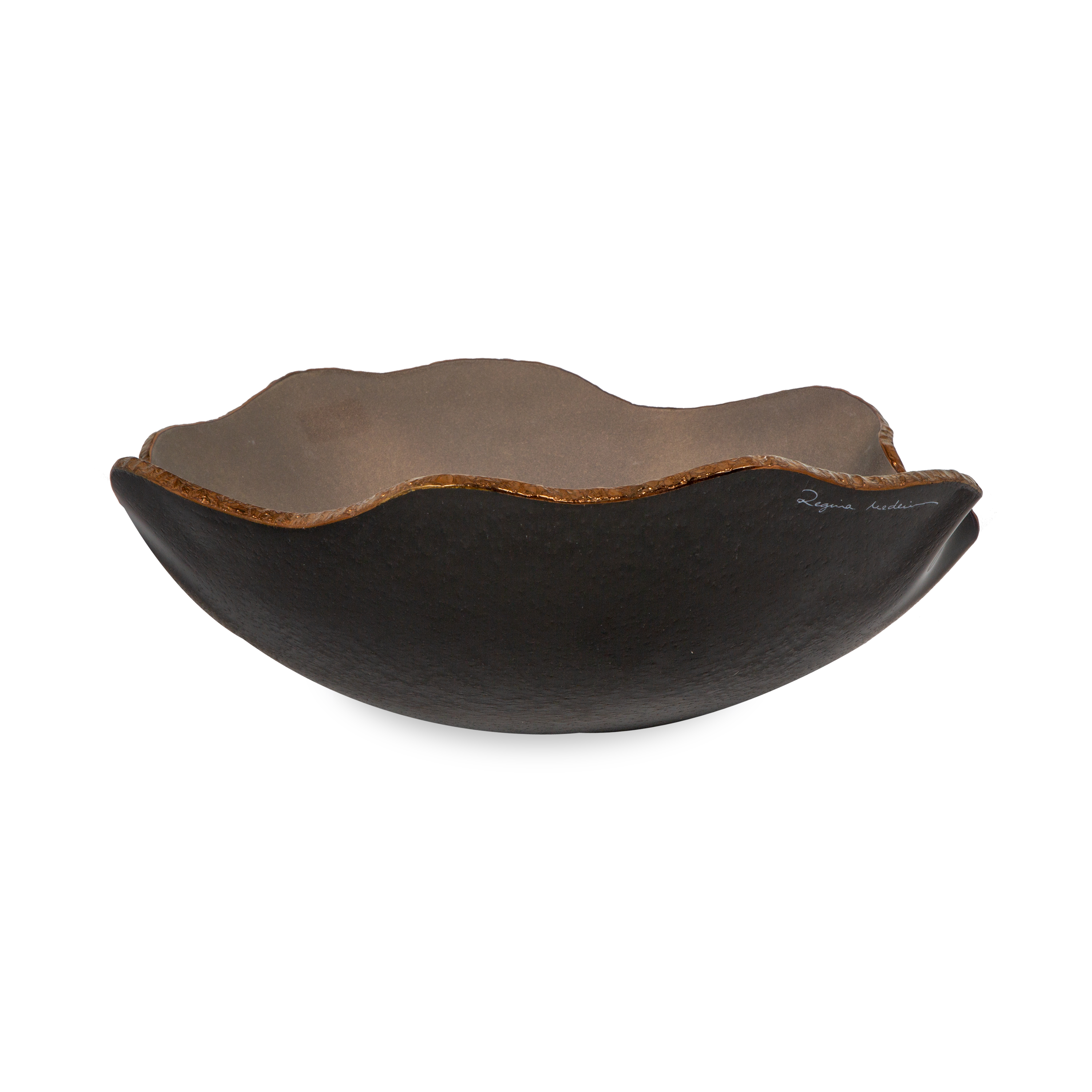 These exquisite pieces are the work of Brazilian glass artist Regina Medeiros.